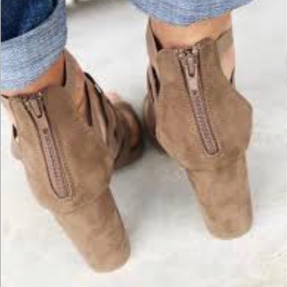 Sandals - Picture 6 of 6